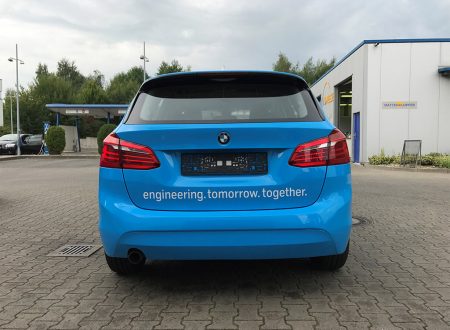 AA BMW 2er Grantourer Vollfolierung in light Blue +Beschriftung_01